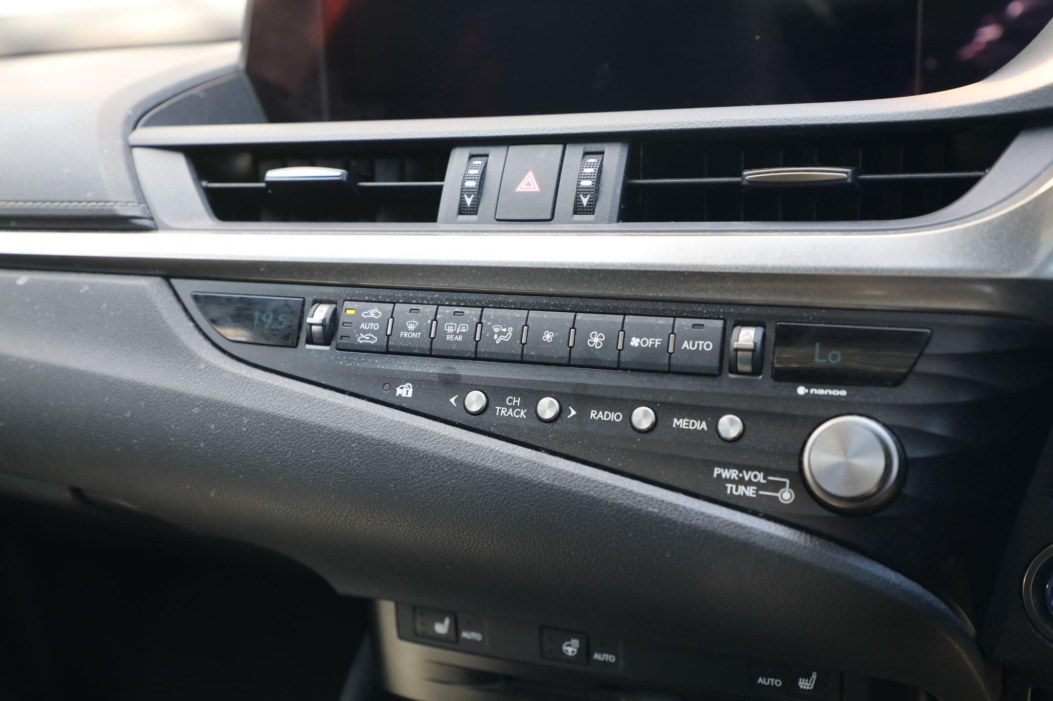 Large vehicle image
